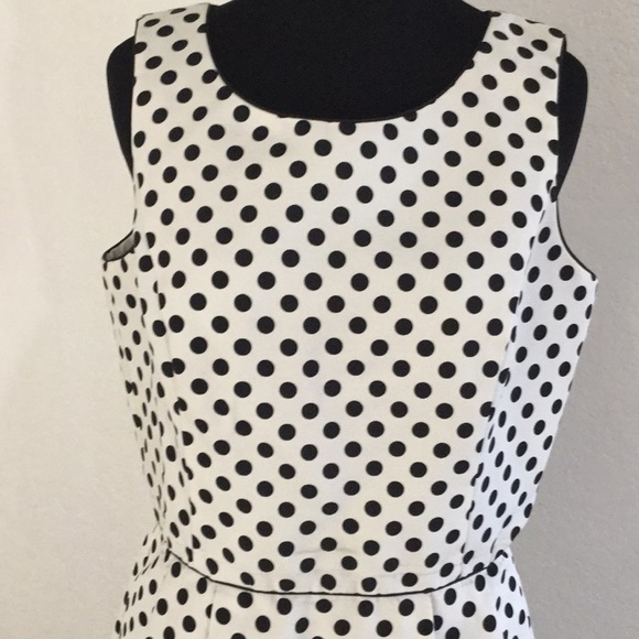 White House Black Market Sheath - Picture 2 of 8